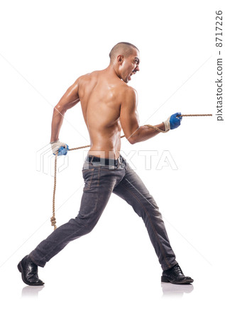 Muscular man pulling the rope Muscular man pulling the rope 8717226