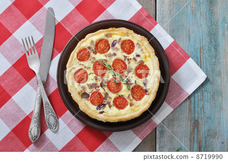 Traditional french quiche pie Traditional french quiche pie 8719990