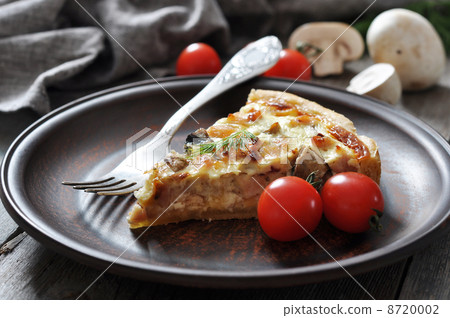 quiche pie with chicken and mushrooms quiche pie with chicken and mushrooms 8720002