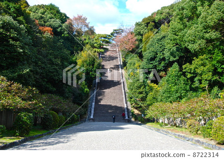 Major stone steps towards the Fushimi-Momoyama ridge (Omaru branch of Momoyama cho Fushimi-ku, Kyoto City) 8722314