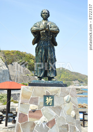 長崎五島島祈禱的龍馬雕像 長崎五島島祈禱的龍馬雕像 8722337