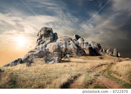 Road to the Valley of Ghosts 8722870