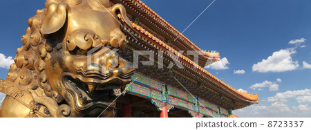 A bronze Chinese dragon statue in the Forbidden City. Beijing, China 8723337