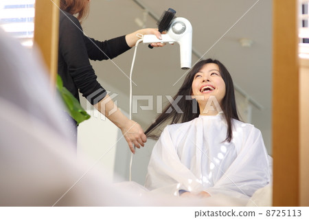Girls to dry hair Girls to dry hair 8725113