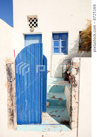 gate in the old Mediterranean house gate in the old Mediterranean house 8725169