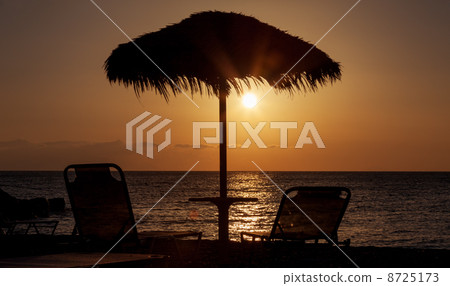 Beach umbrella on the sea sunset 8725173