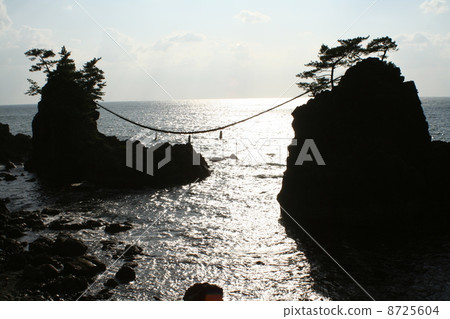 Sunset of Nooro ginkgo's couple's rock Noto peninsula 8725604