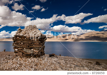 Sunset at Tso Moriri Lake with Buddhist stupa Sunset at Tso Moriri Lake with Buddhist stupa 8726050