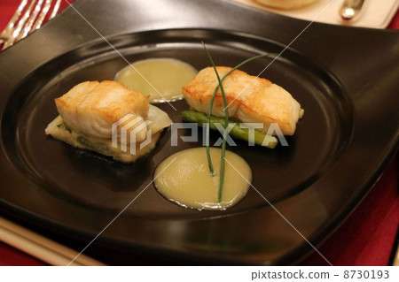 鱸魚家禽（法國菜） 8730193