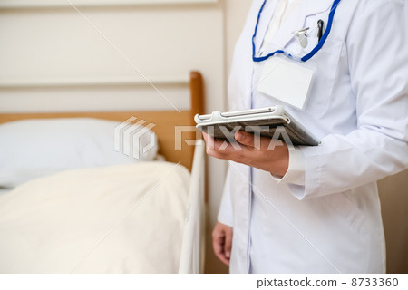 Doctor with tablet Doctor with tablet 8733360