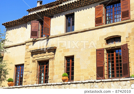 rural sandstone house with shutter windows in Saint-Paul de Ven rural sandstone house with shutter windows in Saint-Paul de Ven 8742010