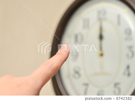 指向一個時鐘 8742382