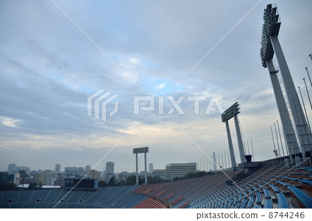 The sky base and the sky 8744246