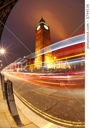 Big Ben in the evening with traffic, London, England Big Ben in the evening with traffic, London, England 8744536