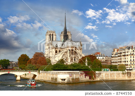 Notre Dame with boat on Seine in Paris, France Notre Dame with boat on Seine in Paris, France 8744550