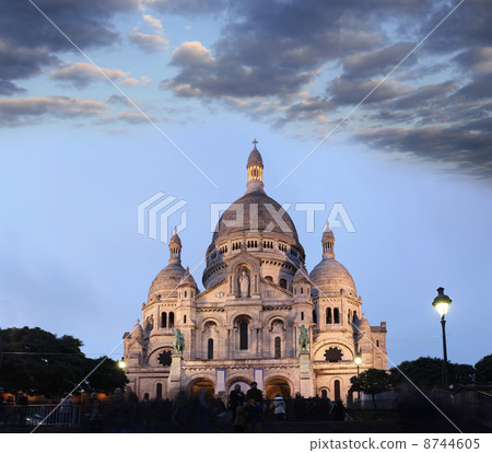 Basilica of the Sacre Coeur in Paris, France 8744605