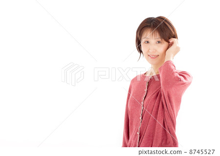 A beautiful woman in her forties who refreshingly scrapes her hair A beautiful woman in her forties who refreshingly scrapes her hair 8745527