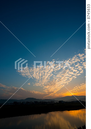 Scaly cloud sky and cloud picture material of sunrise Scaly cloud sky and cloud picture material of sunrise 8745633