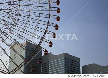 Ferris wheel and high-rise building 8745908