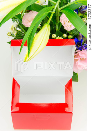 Flower and message box 8752277
