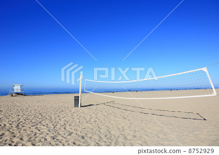 加利福尼亞的藍天和沙灘排球場 8752929