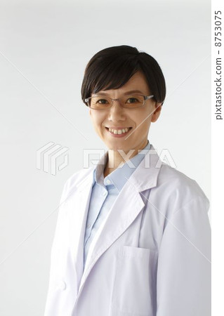 一位微笑的醫生 一位微笑的醫生 8753075