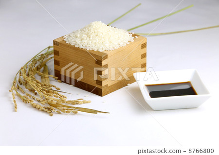 Rice boiled in a rice bowl of soy sauce 8766800