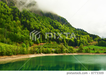 Beautiful emerald mountain lake in Switzerland Beautiful emerald mountain lake in Switzerland 8773389