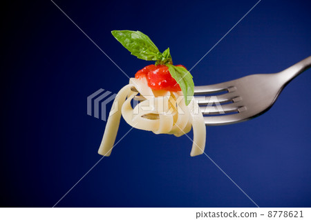 Fork with pasta and tomato sauce 8778621