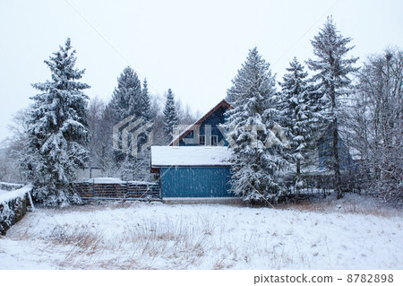 Winter landscape with snow in small German village. 8782898