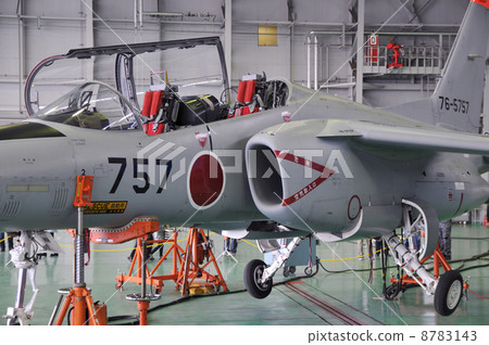 Maintenance of an airplane 8783143