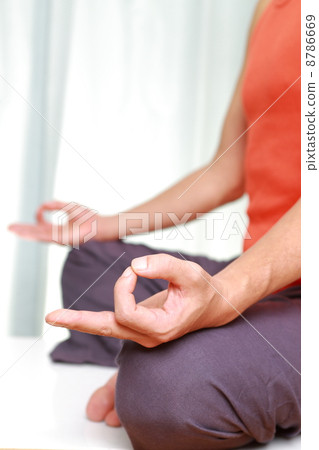 Men who meditate 8786669