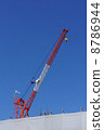 起重機延伸到藍天 8786944