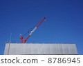 起重機延伸到藍天 8786945
