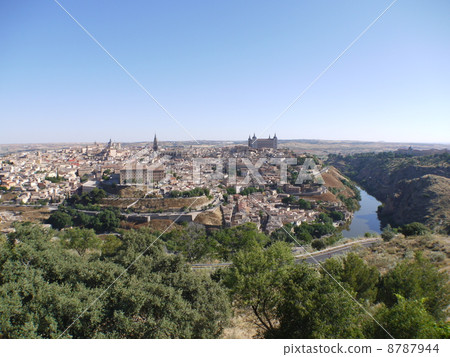 Historical city Toledo 8787944