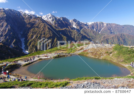 Happo Pond和Hakuba Miyama(秋天的新年) Happo Pond和Hakuba Miyama(秋天的新年) 8788647