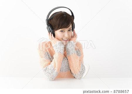 A woman listening to music 8788657