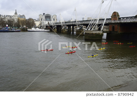 88283 London Thames River 8790942