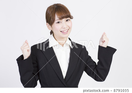 A young business woman who plays guts with a smile 8791035
