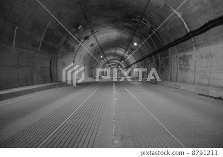 A tunnel 8791211