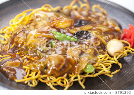 Fried noodles  8791293