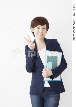 一個女人在學習 8793471