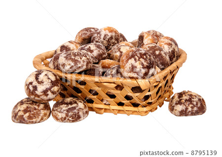 basket with spice-cakes 8795139