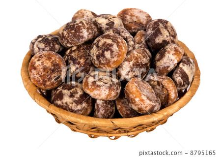 basket with spice-cakes 8795165