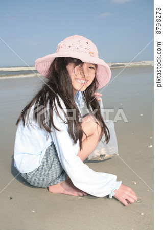 Looking for seashells on beach Looking for seashells on beach 8798278