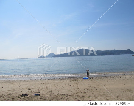 Big sea and small children Big sea and small children 8798994