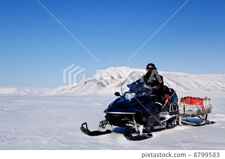 Snowmobile Expedition 8799583