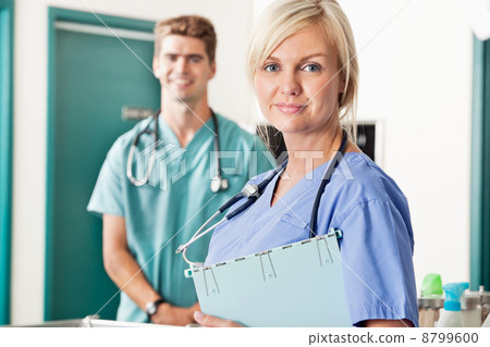 Confident female and male veterinarian 8799600