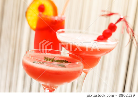 summer cocktails 8802129