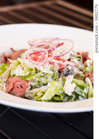 salad with beef 8802779